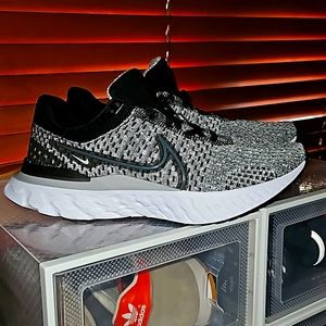 Nike React Infinity flyknit 3 mens size 10.5,  women's size 12